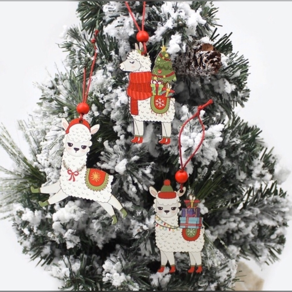 SALE ✨🎄 HP | Wooden Llama Christmas Tree Ornament - Picture 2 of 5